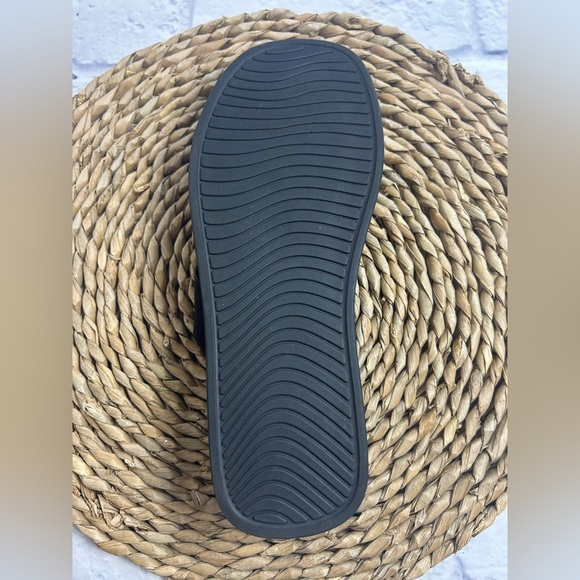 Steve Madden Black Leather Platform Sandals/Flip Flops. - Picture 8 of 10